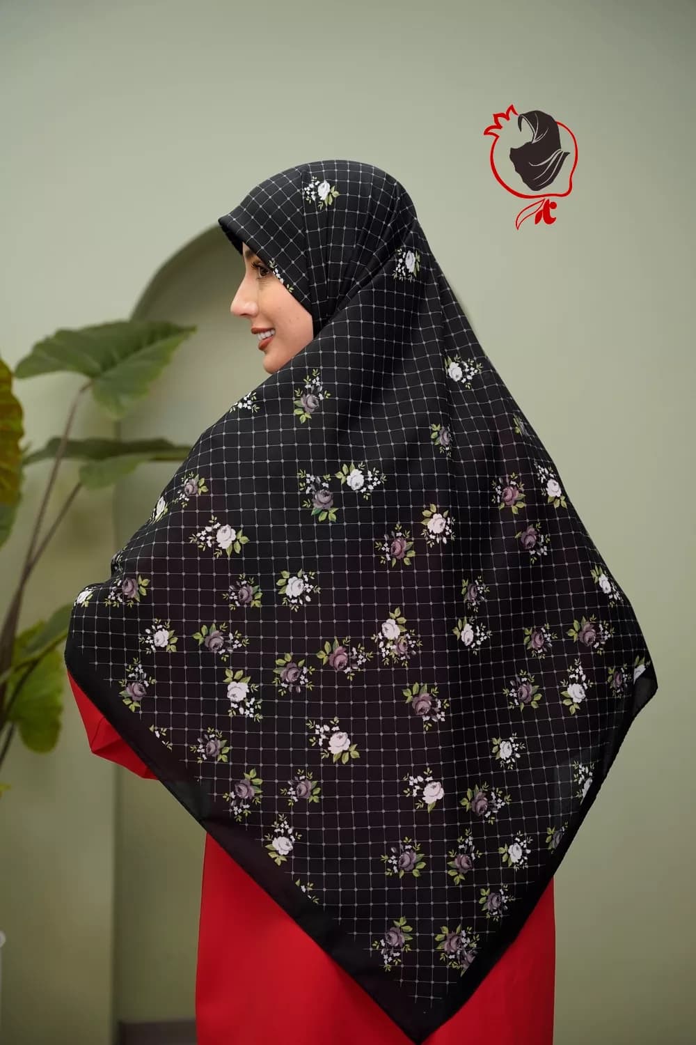 روسری کرپ نخ مشکی گلگلی قواره بزرگ — تصویر ۲