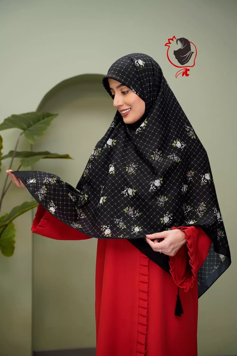 روسری کرپ نخ مشکی گلگلی قواره بزرگ