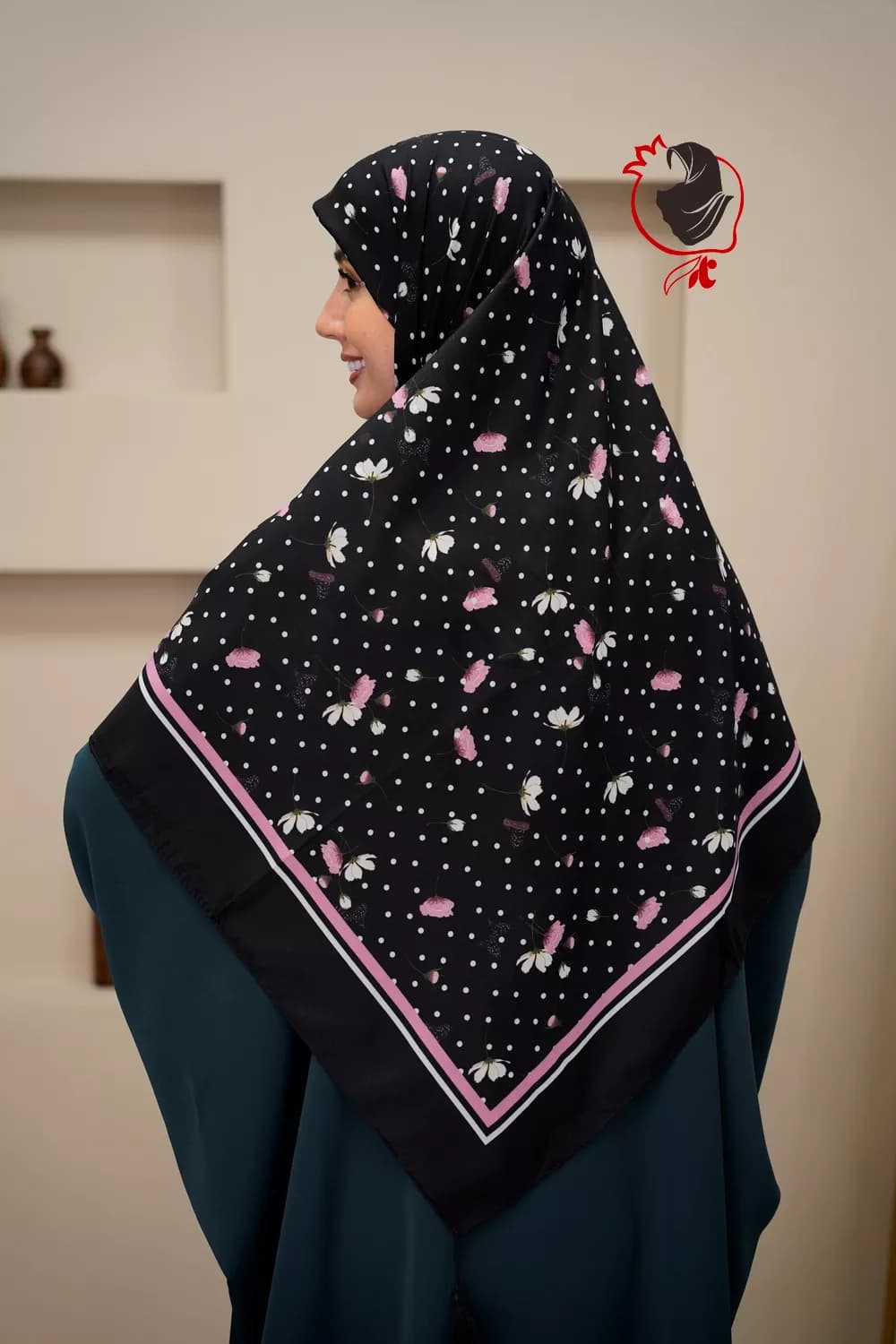 روسری کرپ نخ مشکی خالخالی گلگلی قواره بزرگ — تصویر ۲