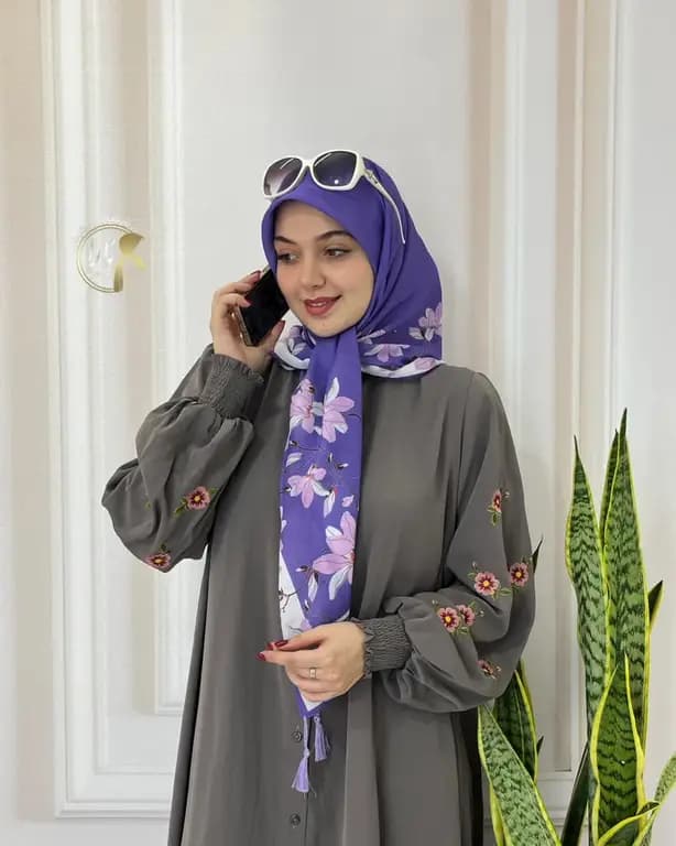 روسری سوپر نخ طرحدار حاشیه دار قواره متوسط بنفش — تصویر ۲