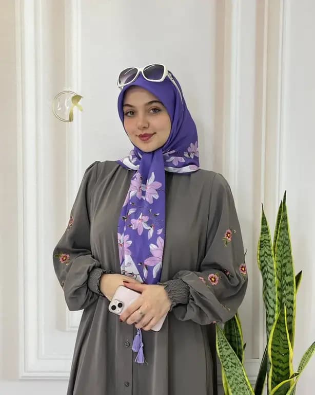 روسری سوپر نخ طرحدار حاشیه دار قواره متوسط بنفش