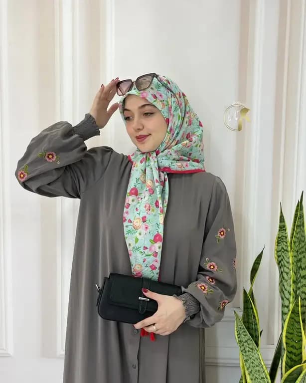 روسری سوپر نخ گلریز آبی فیروزه ای قواره متوسط — تصویر ۲