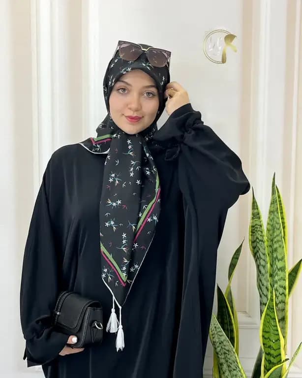 روسری سوپر نخ گلریز مشکی قواره متوسط