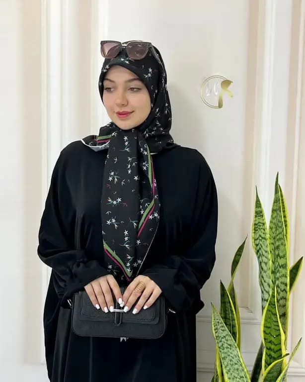 روسری سوپر نخ گلریز مشکی قواره متوسط — تصویر ۲