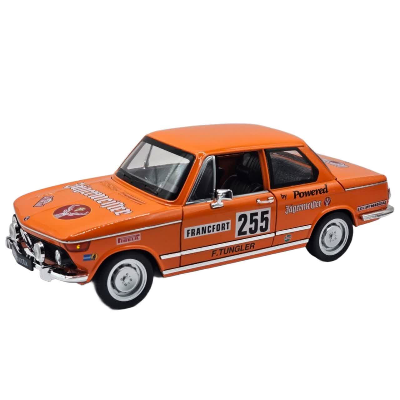 ماکت ماشین ناب سل مدل بی ام و کلکسیونی 2002 موزیکال فلزی چراغ دار اسپرت کد Collectible Die-cast BMW 2002 Sports Model Car with Lights and Sound scale 1:18به همراه بوق روی فرمان — تصویر ۱۱