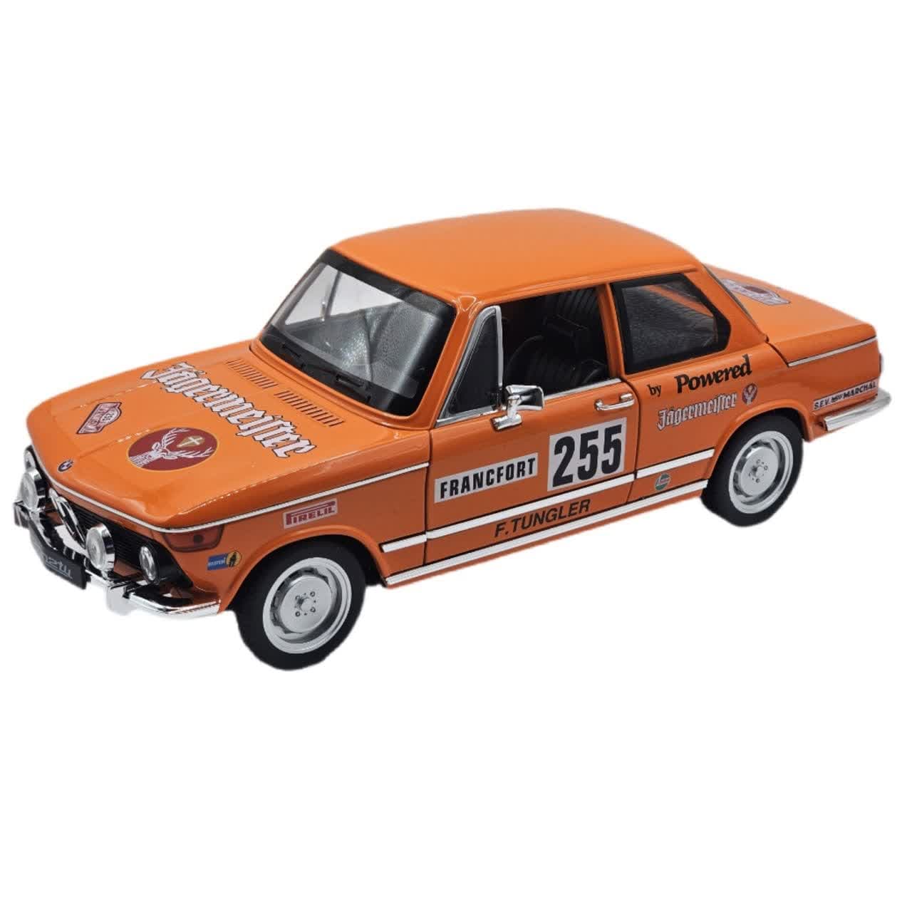 ماکت ماشین ناب سل مدل بی ام و کلکسیونی 2002 موزیکال فلزی چراغ دار اسپرت کد Collectible Die-cast BMW 2002 Sports Model Car with Lights and Sound scale 1:18به همراه بوق روی فرمان — تصویر ۹