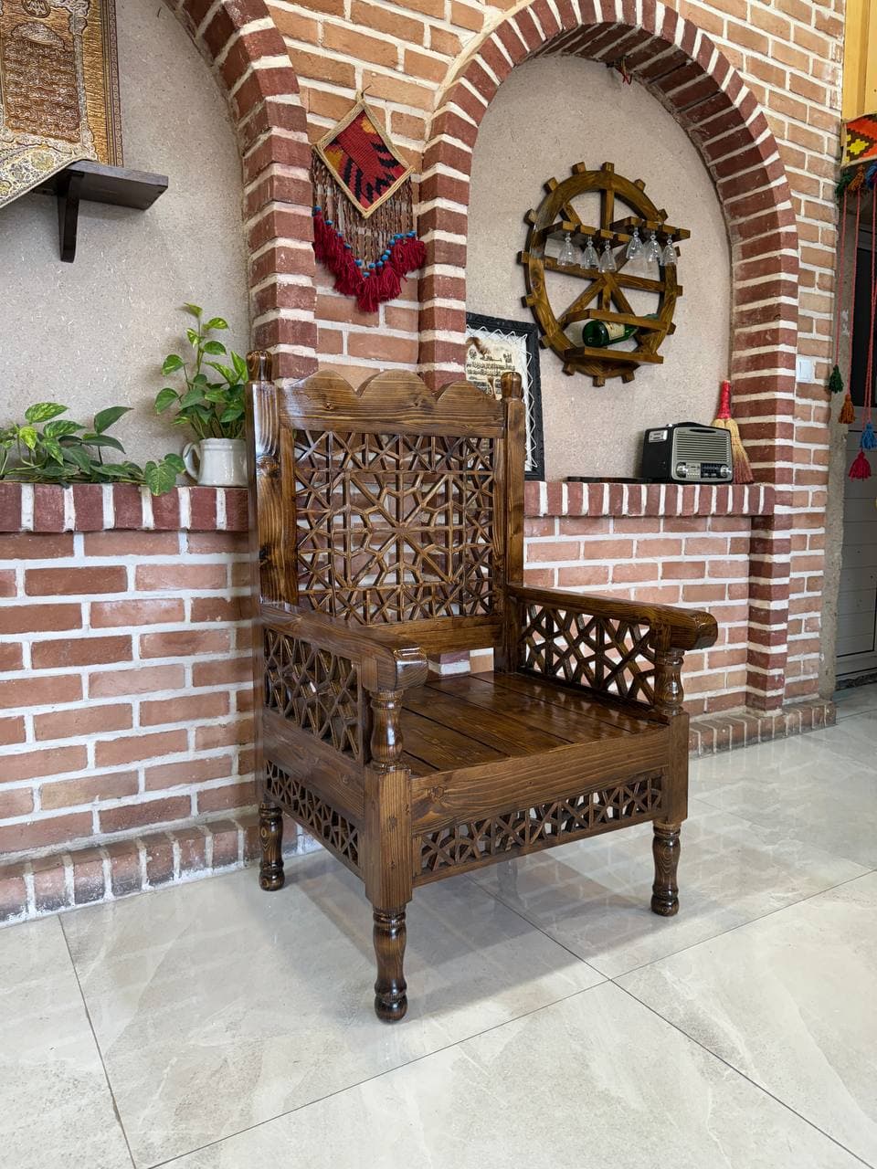 صندلی سنتی طرح هخامنشی چوب اورالس روسی — تصویر ۳