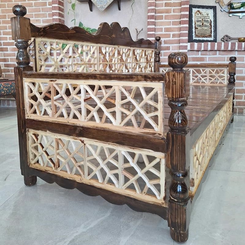 تخت سنتی طرح شاه‌نشین دو رنگ چوب روسی — تصویر ۲
