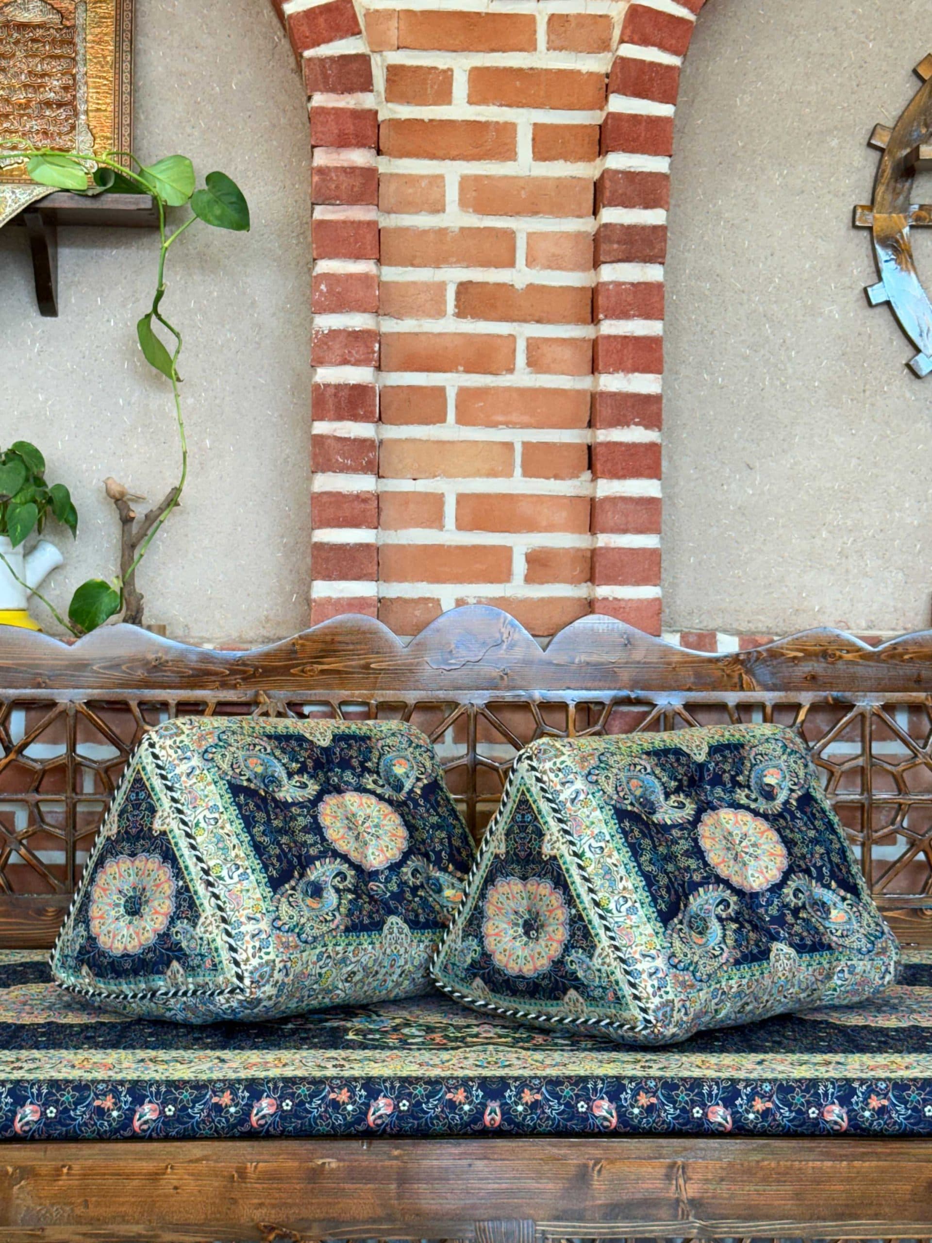 پشتی مثلثی سنتی سرمه‌ای طرح افشار ( یک جفت )