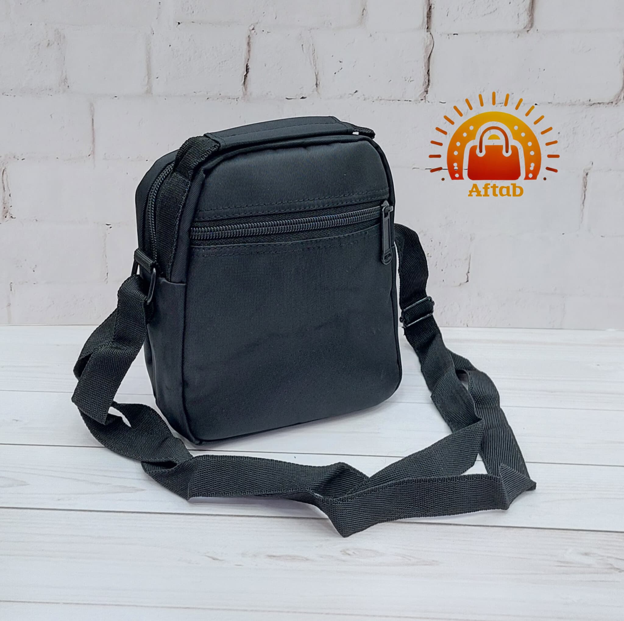 کیف دوشی برزنتی مردانه اسپورت حلقه جلو Benelton سایز کوچک — تصویر ۹