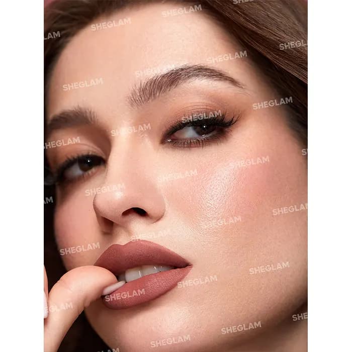 رژ لب مایع مات شیگلم رنگ MILLIONAIRE — تصویر ۹