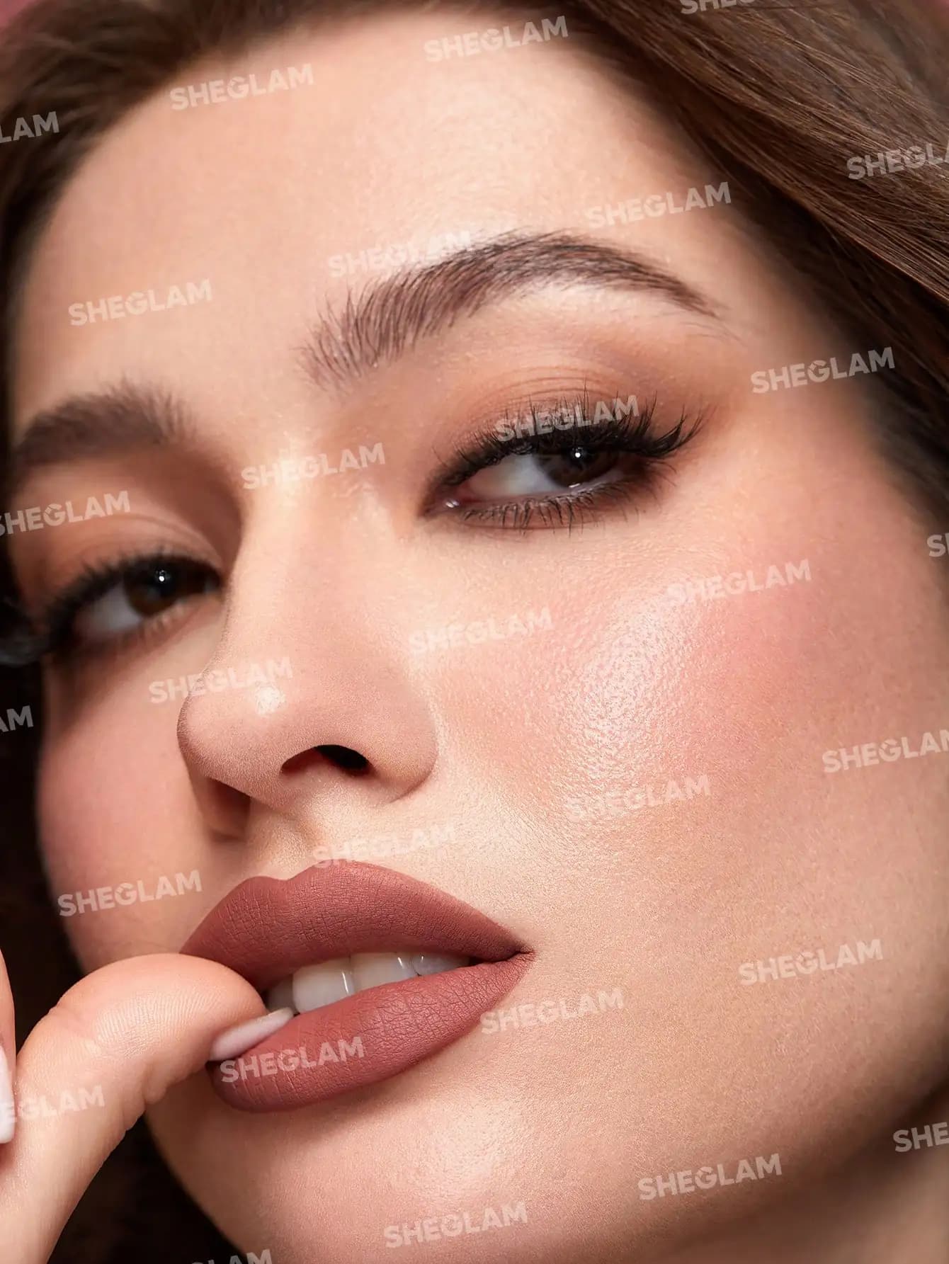 رژ لب مایع مات شیگلم رنگ MILLIONAIRE — تصویر ۳