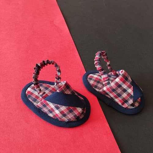 پاپوش نوزادی طرح چارخونه