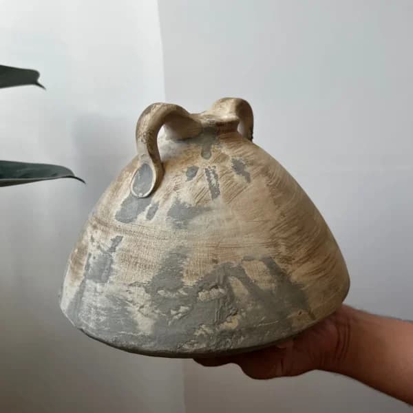 کوزه سفالی دکوری دسته دار روستیک کرم — تصویر ۷