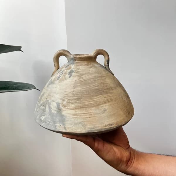 کوزه سفالی دکوری دسته دار روستیک کرم — تصویر ۴
