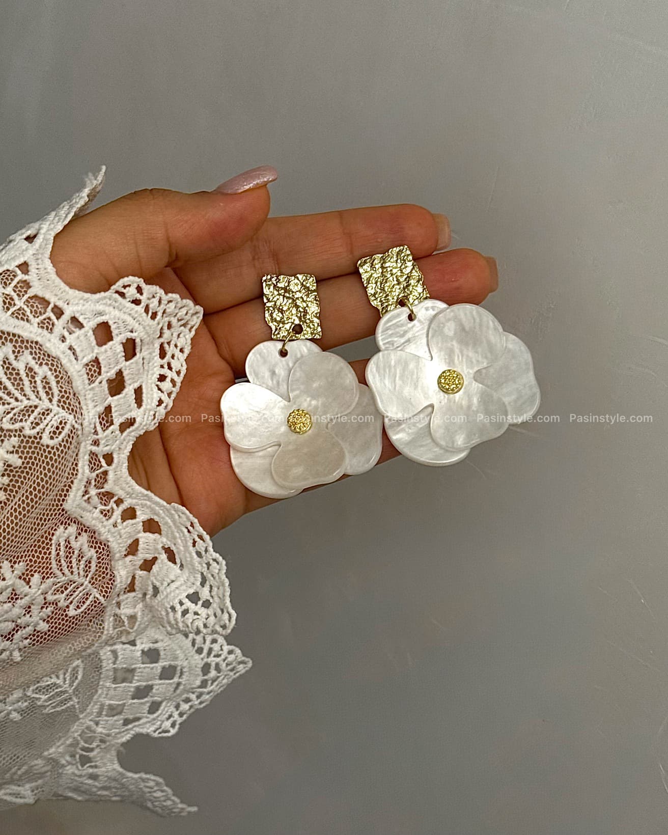 گوشواره گل صدفی کد۰۰۳۱۵ — تصویر ۲