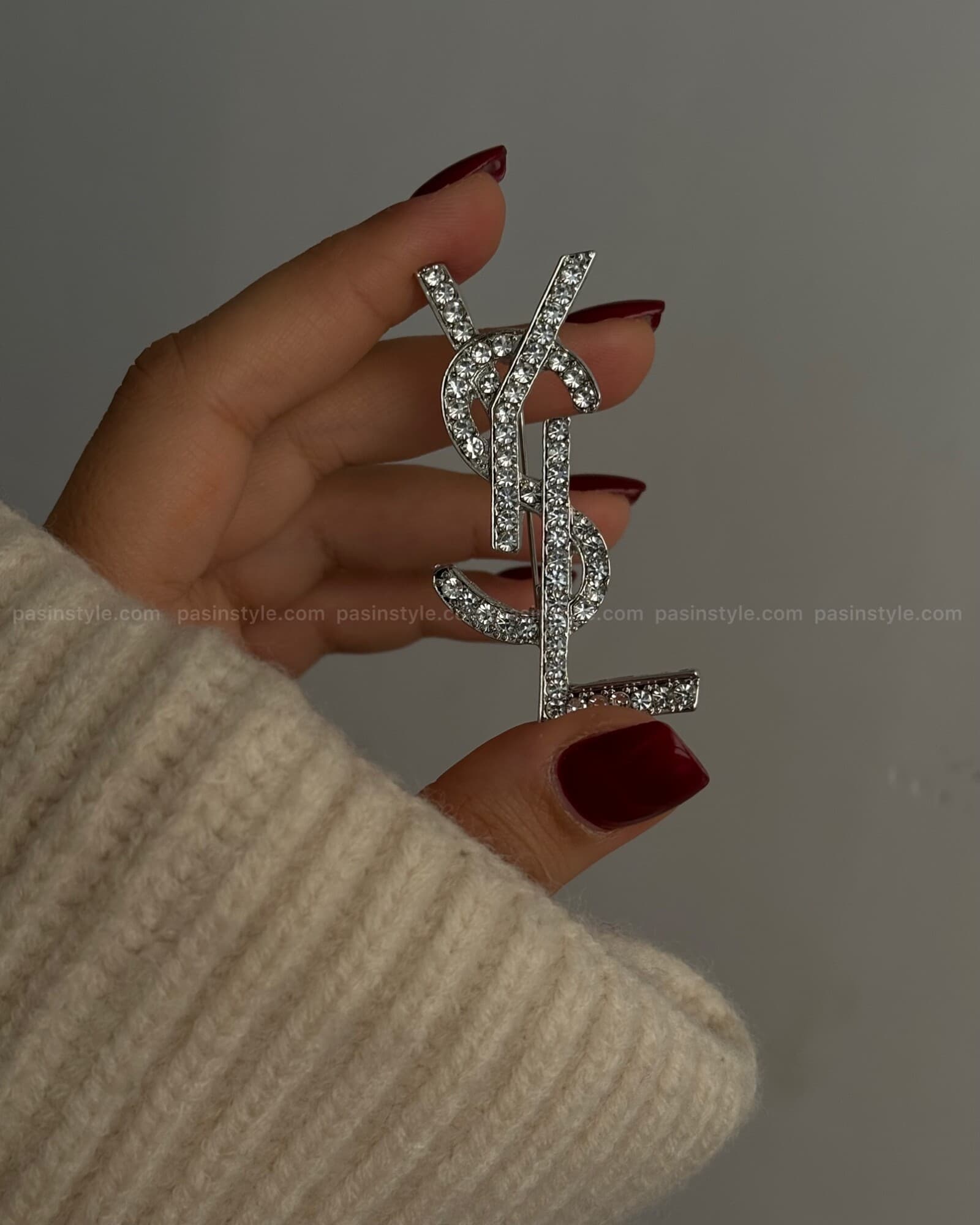 سنجاق سینه نگینی ysl کد۰۰۱۷۲ — تصویر ۴