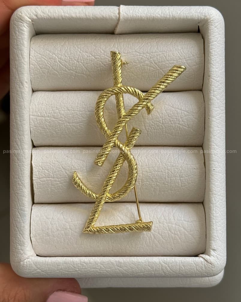 سنجاق سینه ایو سن لورن ysl کد ۰۰۱۳۶ — تصویر ۶