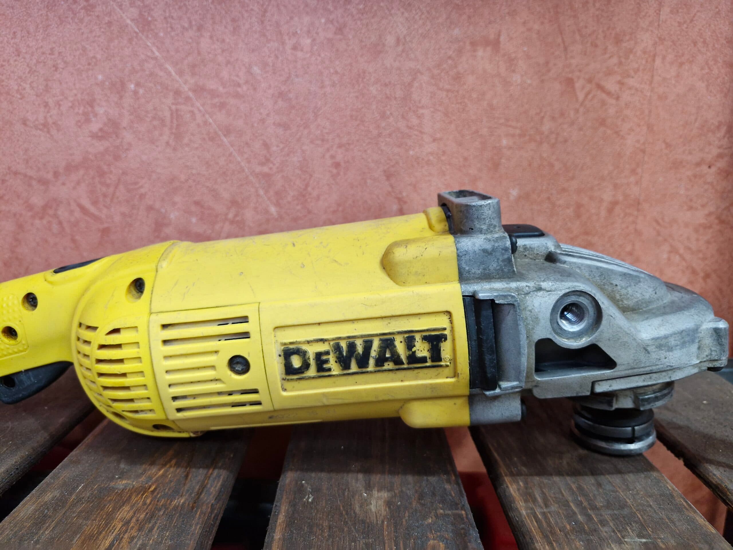 فرز قدرتمند و حرفه‌ای DEWALT DWE492 استوک