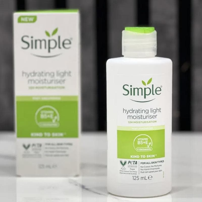 کرم آبرسان و مرطوب‌کننده سیمپل Simple Hydrating Light Moisturiser — تصویر ۶