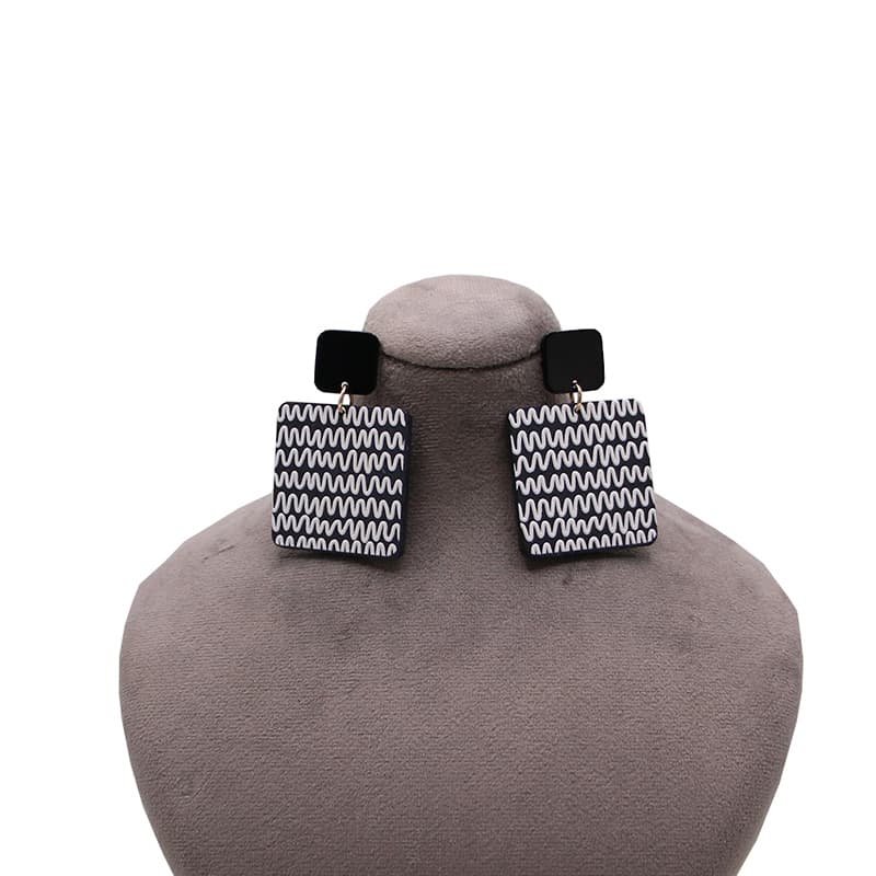 گوشواره طرح هفت و هشتی