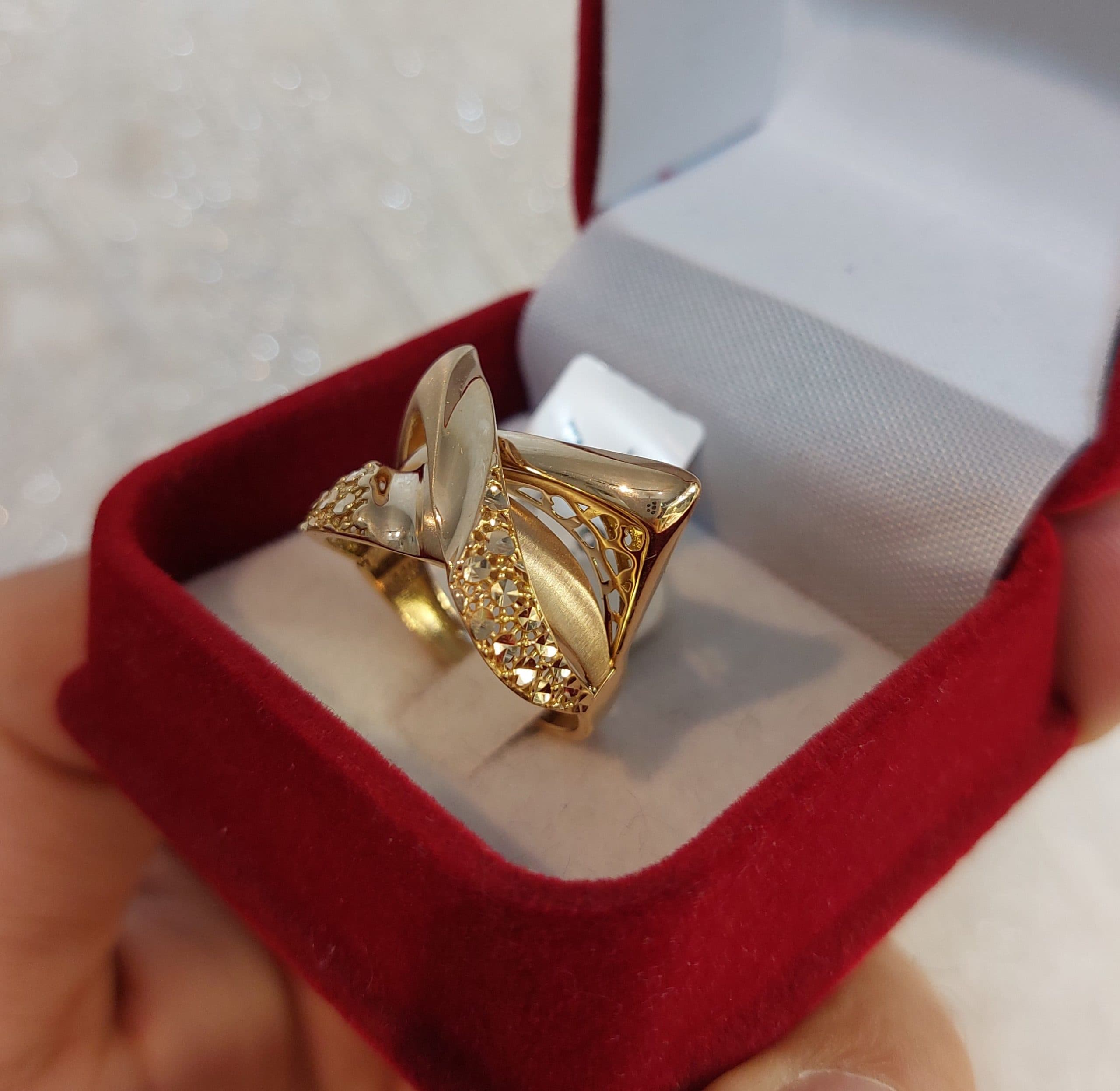 انگشتر طلای 18 عیار کد 004 — تصویر ۴