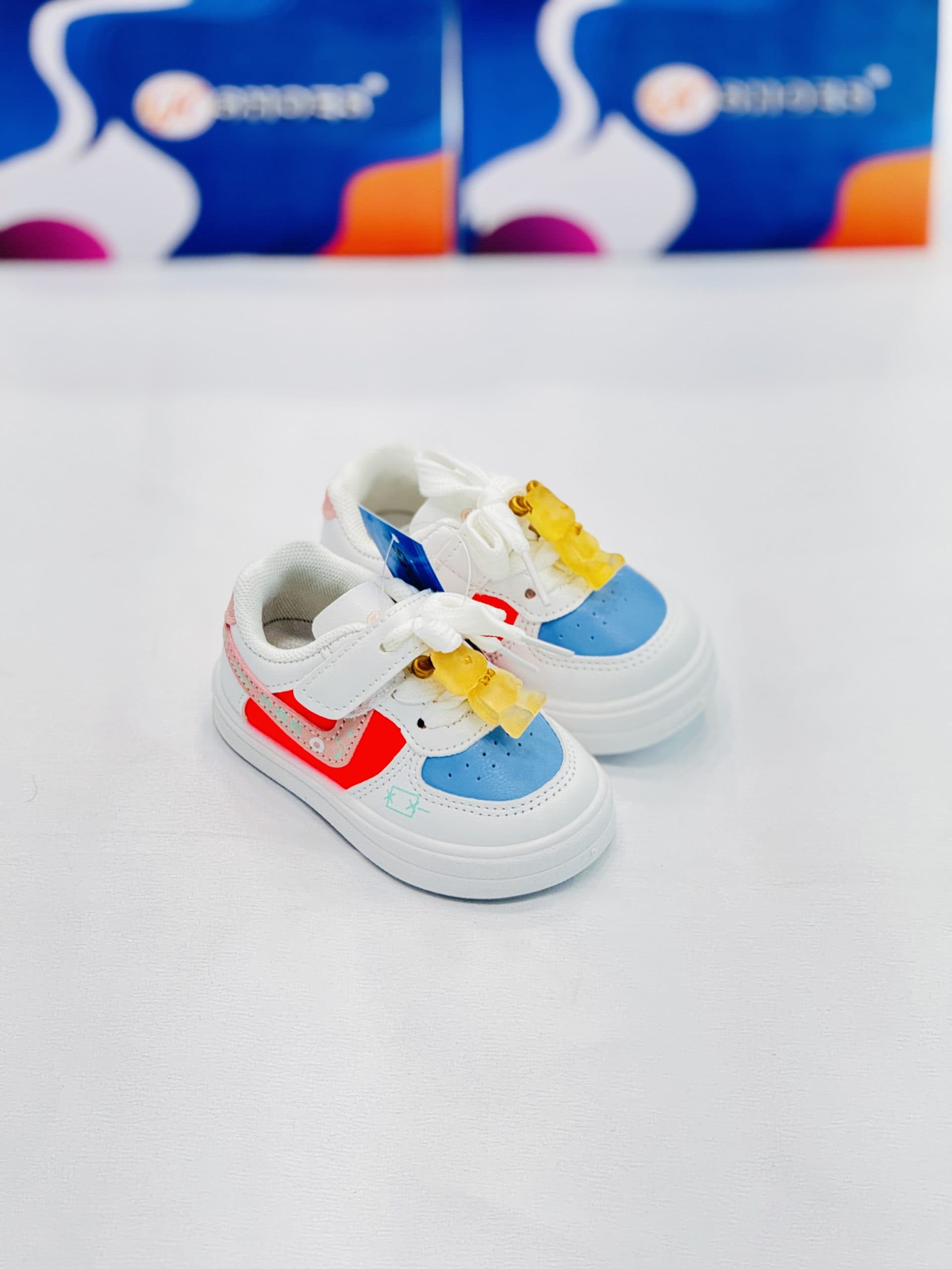 ونس چسبی وارداتی برند K.shoes مدل مداد رنگی — تصویر ۷
