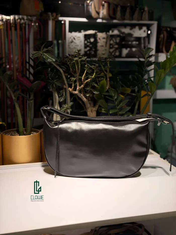 کیف زنانه دوشی چرمی مشکی شیک — تصویر ۸
