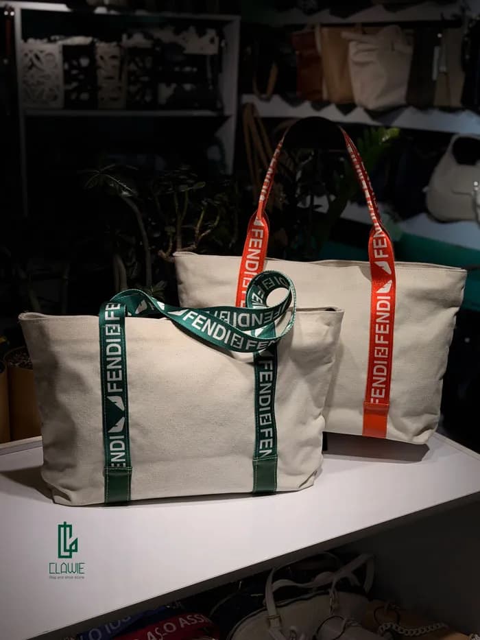 کیف زنانه دوشی: اسپرت دخترانه Fendi — تصویر ۴