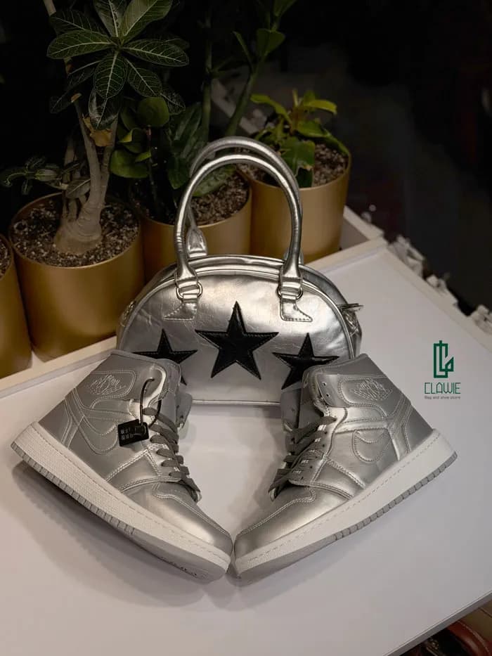 کیف زنانه.دخترانه : چرمی نقره ای لاکچری — تصویر ۵