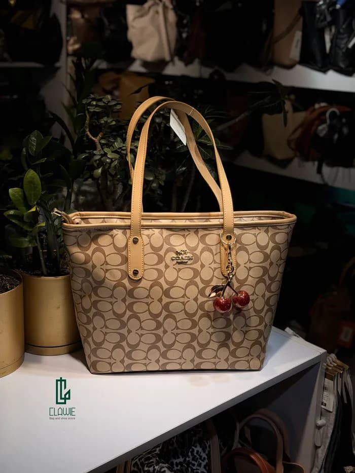 کیف زنانه.دخترانه : coach چرمی بزرگ — تصویر ۵