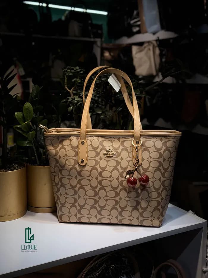 کیف زنانه.دخترانه : coach چرمی بزرگ — تصویر ۴