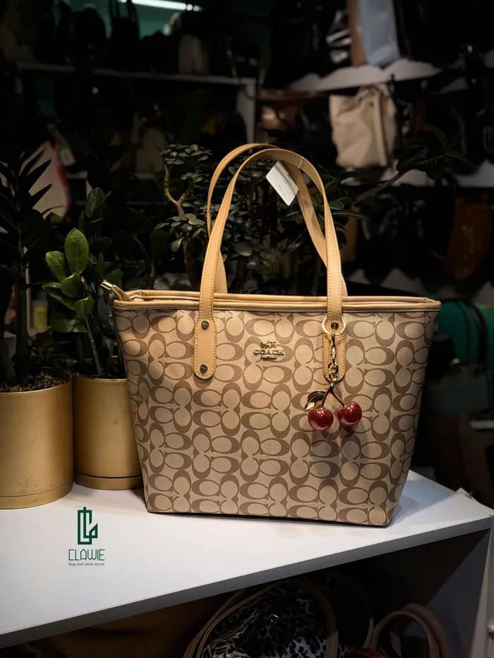 کیف زنانه.دخترانه : coach چرمی بزرگ — تصویر ۳