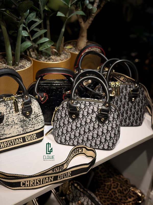 کیف زنانه.دخترانه : کریستین دیور دسته دار — تصویر ۲