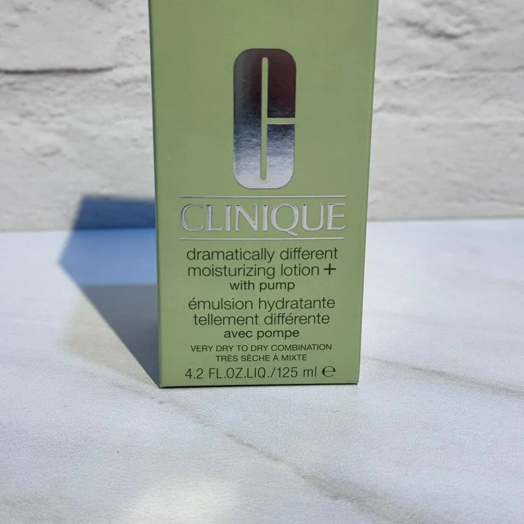 لوسیون مرطوب کننده و آبرسان دراماتیکالی دیفرنت کلینیک + Clinique Dramatically Different Moisturizing Lotion — تصویر ۶