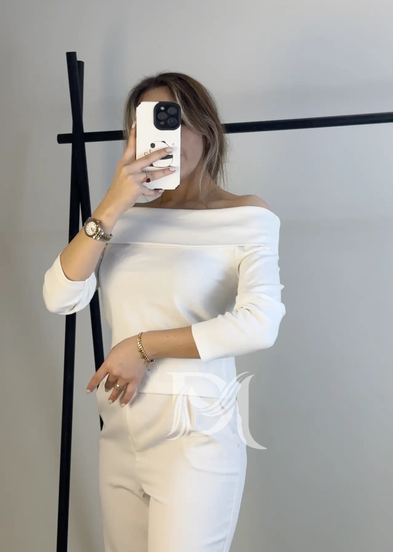 بلوز یقه قایقی — تصویر ۳