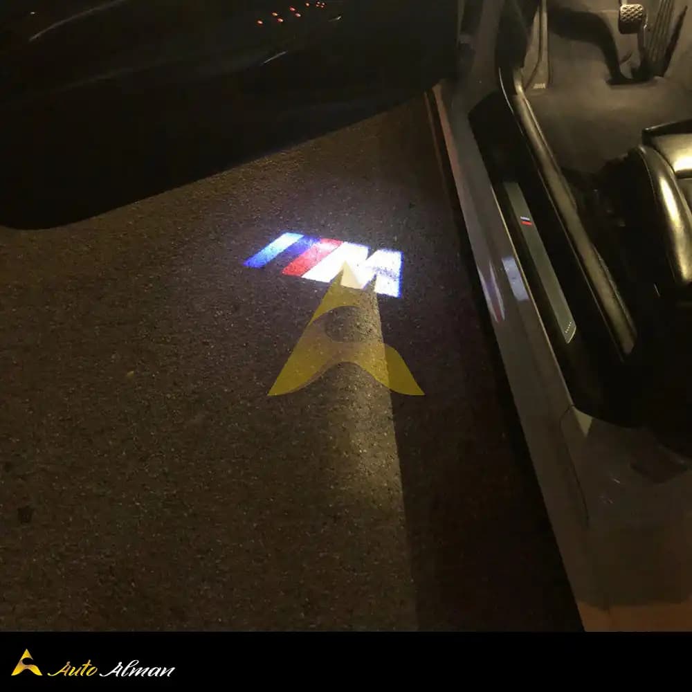 لوگوی زیر درب BMW M — تصویر ۲