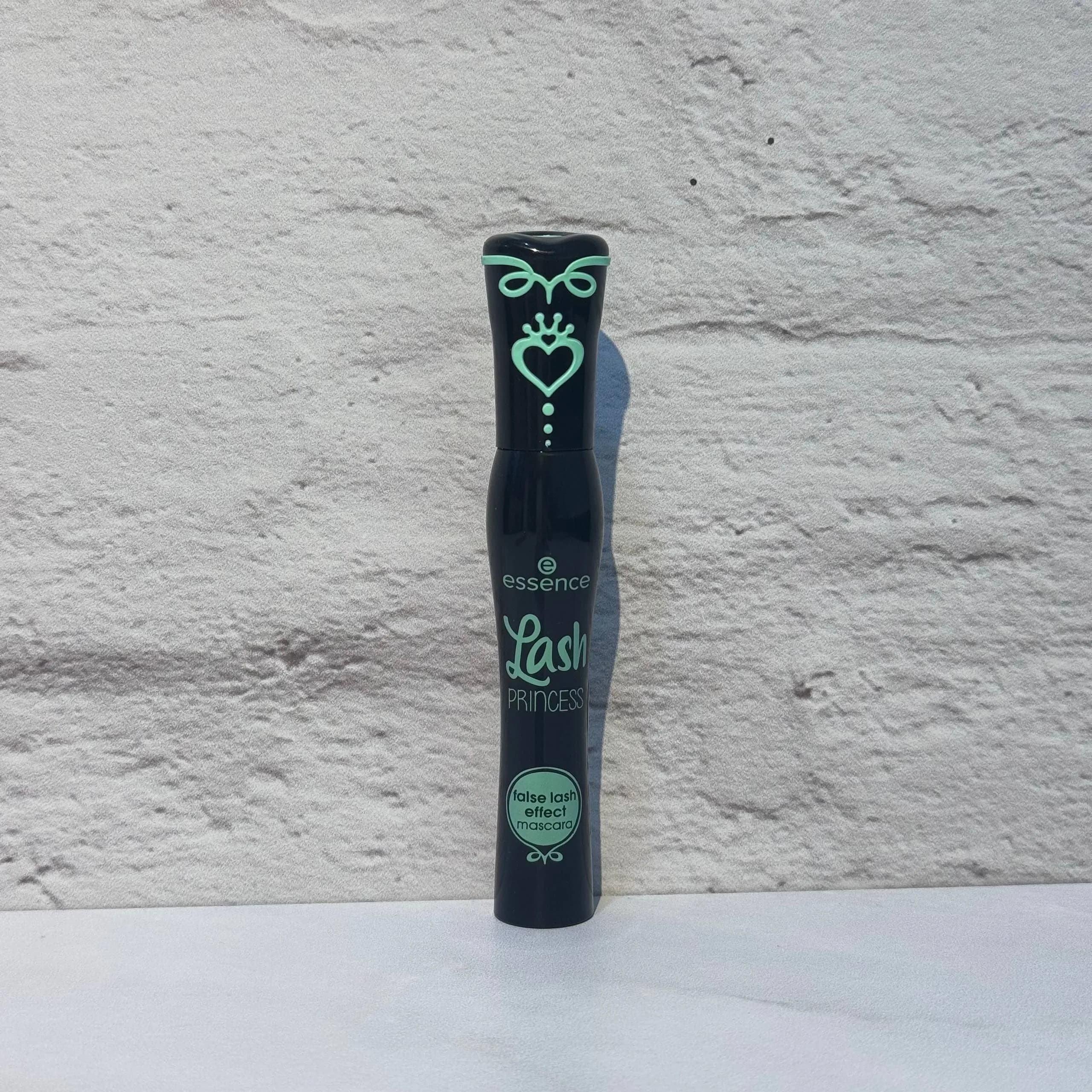 ریمل حجم دهنده و بلند کننده با تاثیر مژه مصنوعی اسنس 12 میل Essence Lash Princess False Lash Effect