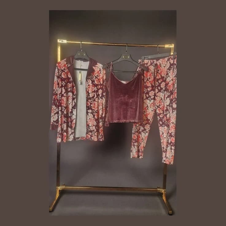 ست لباس خواب مخمل گلدار ۳ تکه Romantic Velvet Mood — تصویر ۳