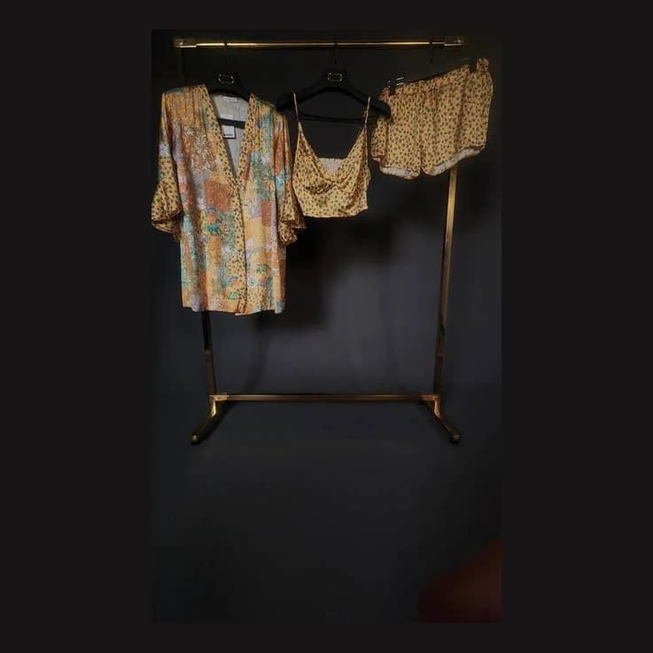 ست لباس خواب ساتن طلایی ۳ تکه Golden Muse — تصویر ۸
