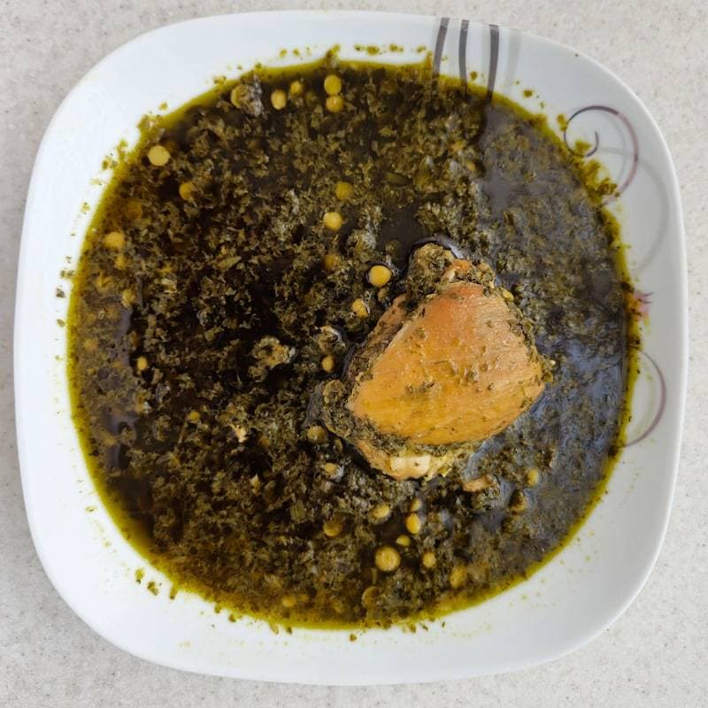 سبزی سرخ شده مرغ ترش محلی گیلان — تصویر ۶