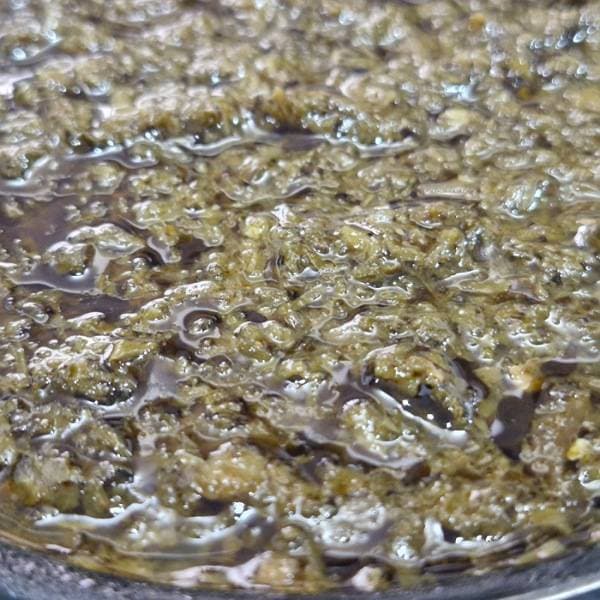 سبزی ترش واش سرخ شده محلی گیلان — تصویر ۳