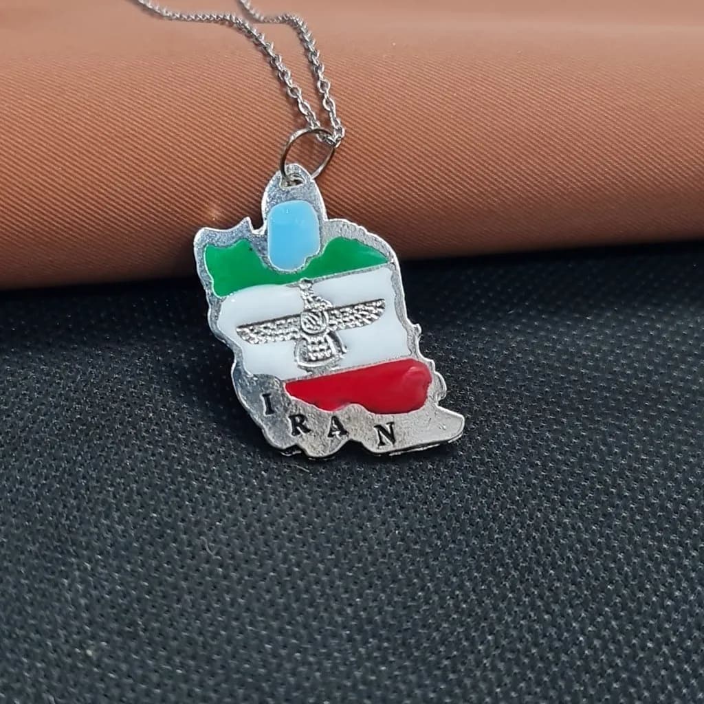 گردنبند مدل ایران و فروهر نقره ای — تصویر ۳