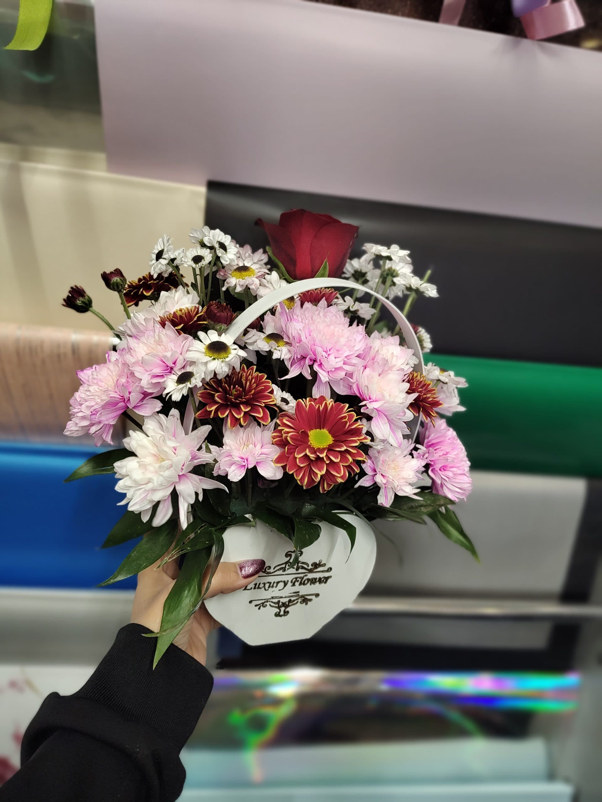 باکس چوبی قلبی با گل طبیعی – اصفهان — تصویر ۴