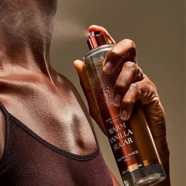 بادی اسپلش زنانه بث اند بادی ورکز وارم وانیلا شوگر Bath & Body Works Warm Vanilla Sugar Fine Fragrance Mist — تصویر ۴