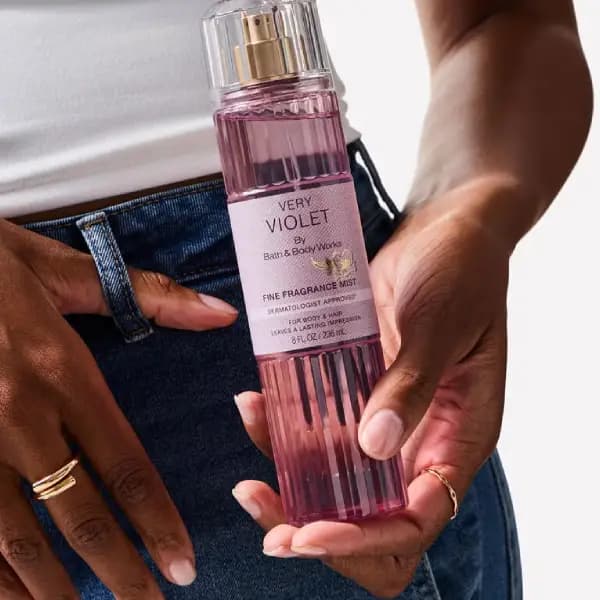 بادی اسپلش زنانه بث اند بادی ورکز وری وایولت Bath & Body Works Very Violet Fine Fragrance Mist — تصویر ۳