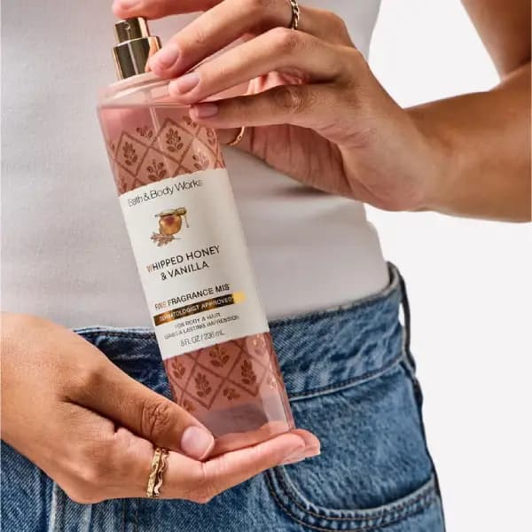بادی اسپلش زنانه بث اند بادی ورکز ویپت هانی اند وانیلا Bath & Body Works Whipped Honey & Vanilla Fine Fragrance Mist — تصویر ۴