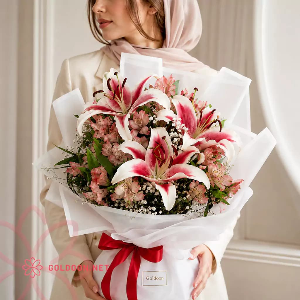 دسته گل لیلیوم قرمز کد 005 — تصویر ۲