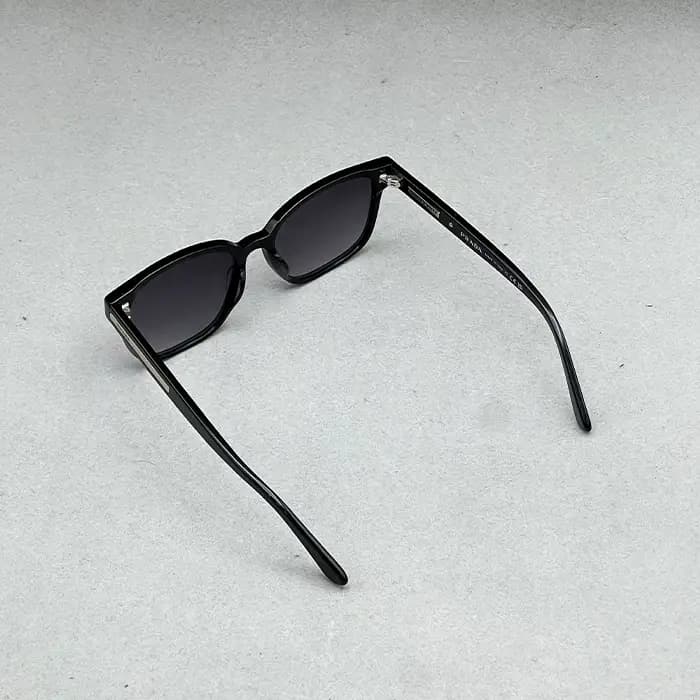 عینک آفتابی پرادا مدل SPRA09VS — تصویر ۴