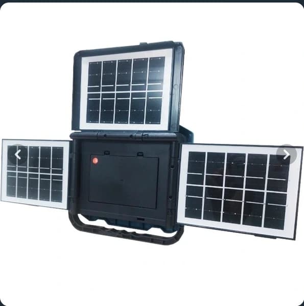 پروژکتور خورشیدی مدل W8150-4 با پاوربانک — تصویر ۲
